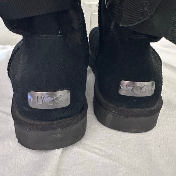 UGG Classic Short Black Boots with Bows Ribbons Sheepskin Lined Boots Womens 12 - Picture 3 of 8